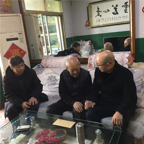 1579576032673662.jpg 春節(jié)前慰問(wèn)2.jpg